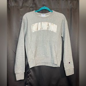 champions crew neck woman’s grey sweater. gently used